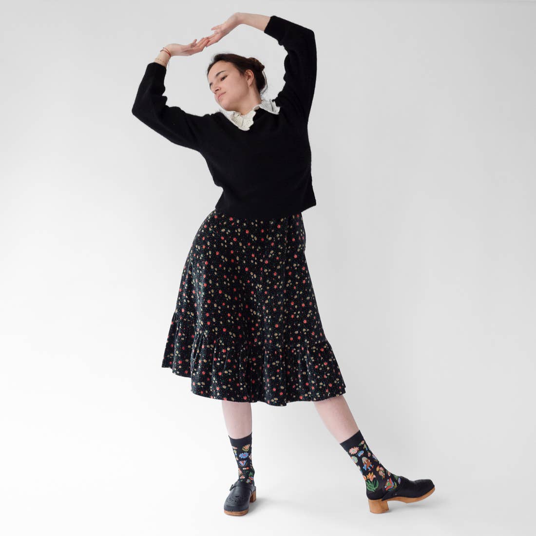 FAUX BLACK TAPESTRY CREW SOCKS