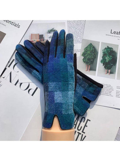 Women's Winter Touchscreen Gloves with Plaid Patterns