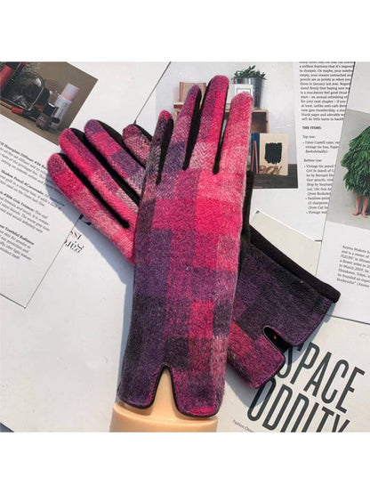 Women's Winter Touchscreen Gloves with Plaid Patterns