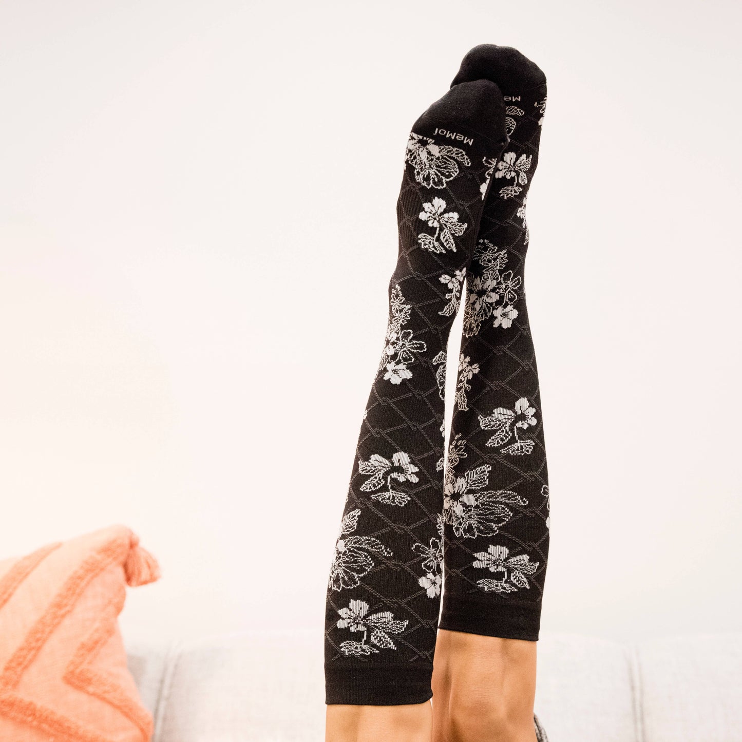 FLORAL LINK NYLON 15-20MMHG GRADUATED COMPRESSION SOCKS