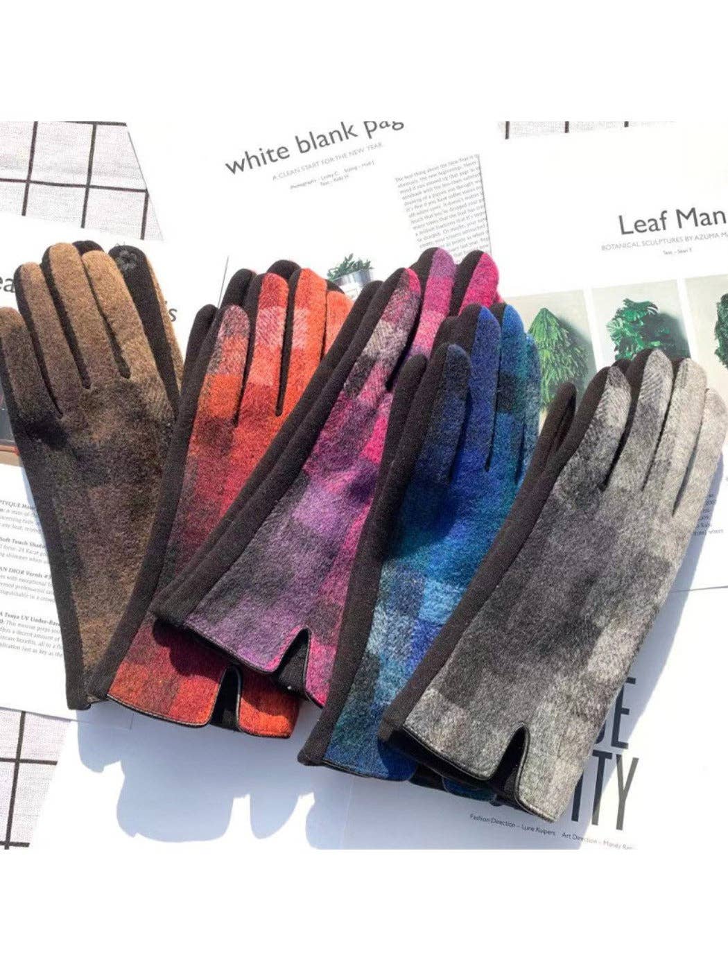 Women's Winter Touchscreen Gloves with Plaid Patterns