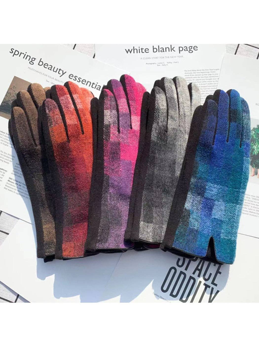 Women's Winter Touchscreen Gloves with Plaid Patterns